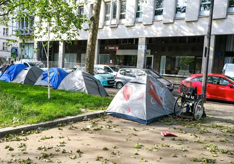 Mii de persoane fără adăpost, evacuate din Paris în cadrul „curățeniei sociale” dinaintea Jocurilor Olimpice