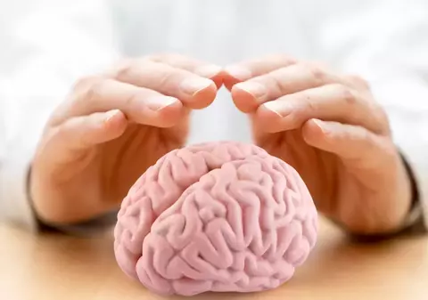 Premieră medicală. Primul dispozitiv care controlează crizele de epilepsie, montat unui băiat din Marea Britanie