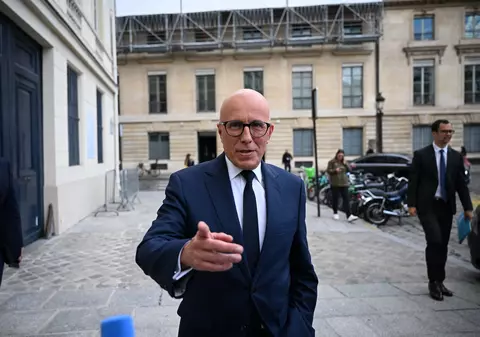 Tensiuni în dreapta franceză. Șeful Les Républicains a fost exclus după ce s-a aliat cu extrema dreaptă și a închis sediul partidului