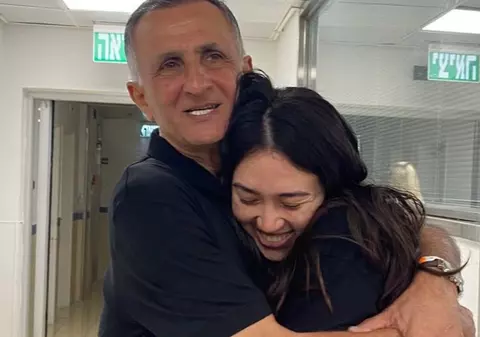 Ostatica Noa Argamani, eliberată din Gaza de ziua tatălui ei şi la timp pentru a-şi vedea mama bolnavă în stadiu terminal | VIDEO