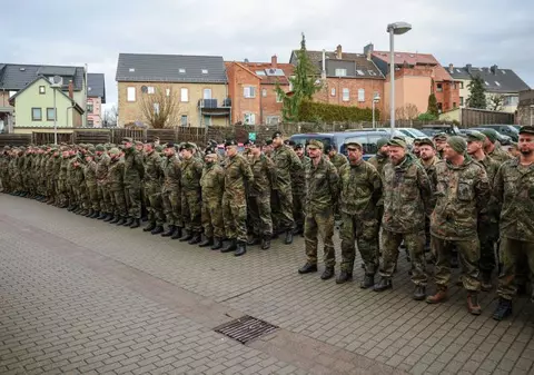 Germania vrea un recensământ la vârsta majoratului al recruţilor pentru serviciul militar, obligatoriu doar în cazul băieţilor