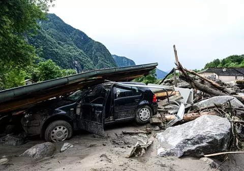 Inundații de proporții în Elveția. Trei persoane dispărute, case și mașini luate de viituri. Pompier: Nu am văzut așa ceva în 25 de ani