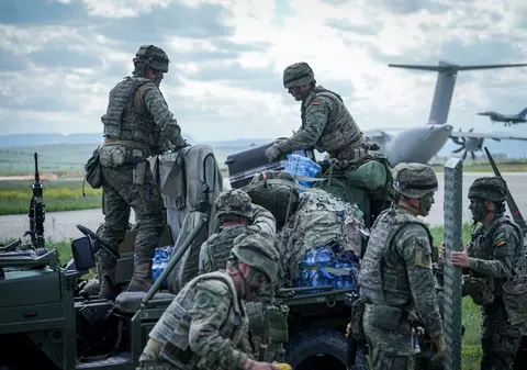 Câți oameni poate să mobilizeze rapid NATO în cazul unei amenințări ruse. Precizările unui oficial din cadrul alianței