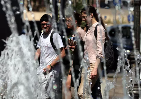 Cod galben de caniculă în mai multe județe din țară, până marți. Harta zonelor vizate. Cum va fi vremea în București