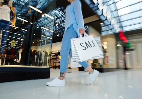 ANALIZĂ Când este cel mai bine să facem cumpărături? Ghidul promoțiilor derulate anual de către retaileri din România