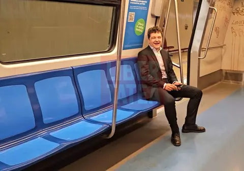 Invitat la congresul USR, Nicușor Dan a ținut un discurs de cinci minute, apoi a plecat cu metroul. „Vă asigur că rămân partenerul USR-ului” | VIDEO