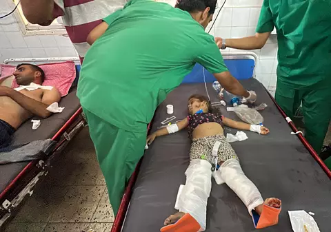 Zeci de copii grav bolnavi au primit permisiunea de a părăsi Fâșia Gaza pentru tratament