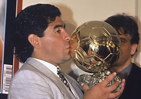 Balonul de Aur câștigat de Diego Maradona în 1986 a fost sechestrat de justiția din Franța