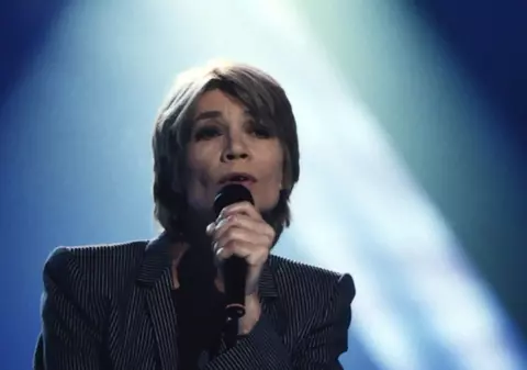Françoise Hardy a murit. Legendara cântăreață franceză suferea de o boală incurabilă