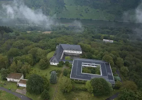 Statul german a scos la vânzare un fost buncăr al armatei, confiscat de la o organizație criminală care făcea tranzacții de milioane de euro pe Darknet