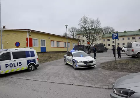 Copil de 12 ani, înjunghiat în Finlanda. Atacatorul, simpatizant de extremă dreapta, mai vizase un minor