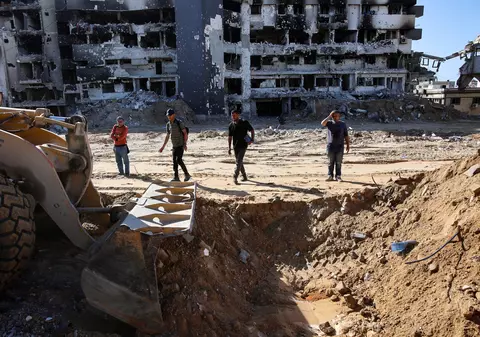 Gropi comune cu sute de cadavre, descoperite la spitalul Al-Shifa după retragerea israelienilor. „Semne de execuții, urme de legare și de tortură”