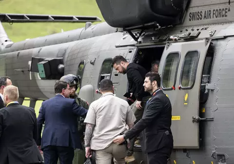 Cum a călătorit Zelenski la summitul de pace din Elveția: escortat de două F-18 până la Zurich, preluat de un elicopter și apoi de o limuzină