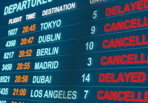 Întârzieri și zboruri anulate. Wizz Air dă vina pe vreme și acuză Eurocontrol de incapacitatea de a gestiona traficul aerian. Sfatul Guvernului pentru români