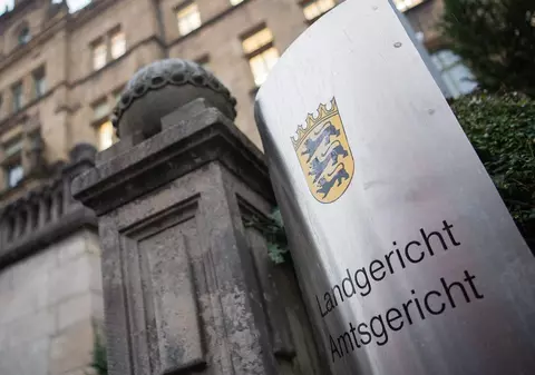 45 de minute a citit procurorul acuzațiile pentru care șapte români sunt judecați în Germania, apoi instanța le-a propus să recunoască totul