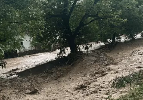 Avertismentul hidrologilor. Cod galben de viituri pe râuri din 24 de judeţe, până luni