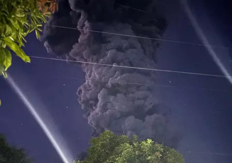 Vulcanul pe de Muntele Kanlaon din Filipine a erupt provocând un „cutremur puternic”. O coloană de cenușă de cinci kilometri, aruncată spre cer VIDEO