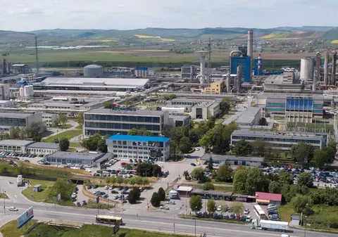 Patru persoane care lucrau pe platforma Azomureș au ajuns la spital, posibil intoxicate cu o substanţă necunoscută