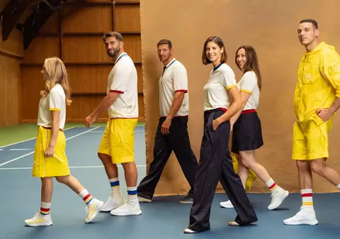 Cum arată uniformele oficiale de defilare ale delegației României pentru JO Paris 2024. Cine este designerul român care le-a creat. FOTO