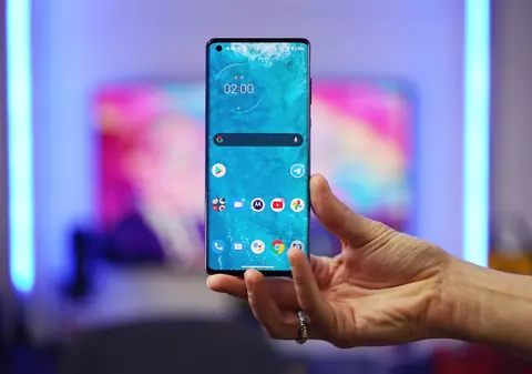 Cum să îți protejezi telefonul de zgârieturi? 3 soluții simple