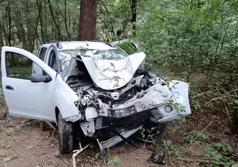 Mașină căzută în prăpastie, în Pasul Cașin din Harghita: un mort și patru răniți. Cum a avut loc accidentul