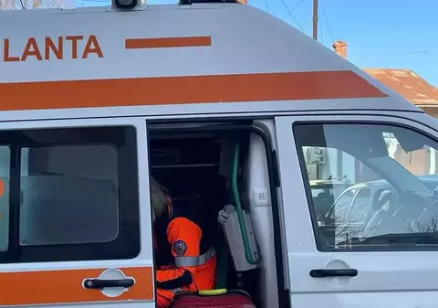 Pieton lovit de două maşini în județul Bistrița-Năsăud. Unul dintre șoferi a fugit de la locul accidentului