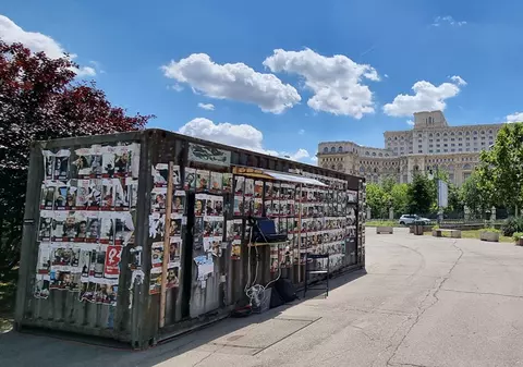 Containerul adus în centrul Bucureștiului pentru a arăta ororile comise de Hamas. „Reproduce condițiile degradante în care sunt ținuți ostaticii israelieni”