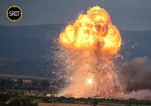 Video cu momentul unei explozii uriașe, într-un depozit de artificii, în Bulgaria. Un bărbat a murit, fiica lui e în stare critică