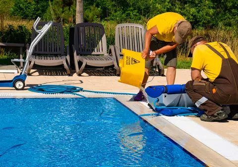 Nu mai folosi clor în piscină! Cele 3 sisteme care te scapă de chimicale în întreținerea piscinei, explicate de HydroSpa.ro