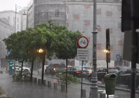 Cod galben de ploi și vânt puternic în Moldova, Dobrogea și estul Munteniei. Lapovița și ninsorile lovesc la munte