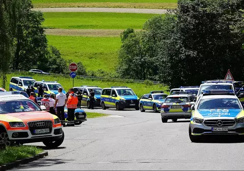 Un german și-a ucis soacra și fiul de 24 de ani și și-a rănit grav soția și fiica de 26 de ani, trăgând în ei la masa de prânz de duminică