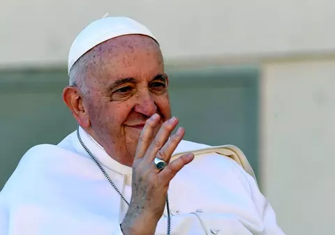 Vaticanul interzice tatuajele şi piercingurile pentru angajaţii de la Bazilica Sfântul Petru