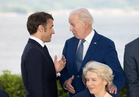 De unde răsare extrema dreaptă? Din bătaia de joc centristă, tip Macron, Biden, von der Leyen