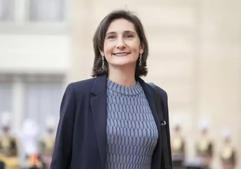 Ministrul francez al sporturilor a înotat în Sena ca să arate că apa este curată pentru Jocurile Olimpice. VIDEO