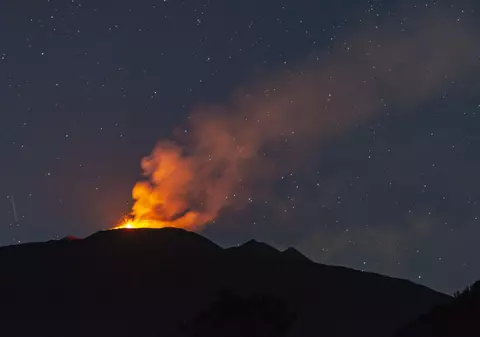 MAE, avertizare pentru românii care merg în Italia: Zboruri suspendate pe Aeroportul Catania după noua erupție a vulcanului Etna