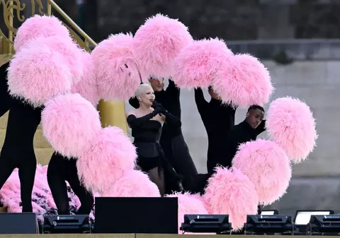 Un dansator a căzut pe scenă în timp ce Lady Gaga cânta la ceremonia de deschidere a Jocurilor Olimpice 2024 de la Paris