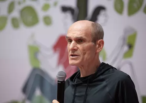 INTERVIU O discuție cu Cristian Tudor Popescu despre copilul Cristinel și gazetarul CTP: „La TV ești coleg de ecran cu o grămadă de impostori”