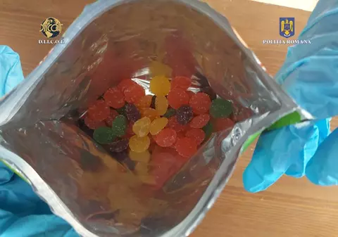 Român domiciliat în SUA, reținut în cazul fetiței ajunsă drogată la spital. Bărbatul, acuzat că a distribuit jeleuri cu THC