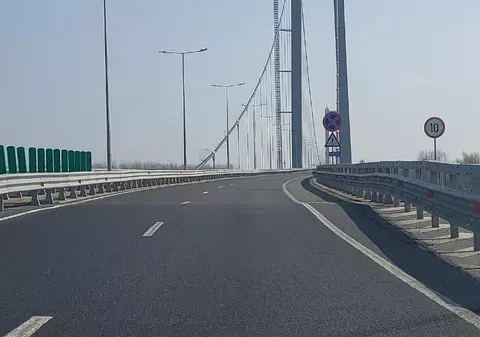 Noi probleme cu podul de la Brăila: după ce a fost închisă prima bandă de circulație, s-a stricat şi banda a doua