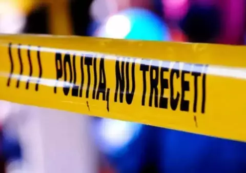 Un bărbat de 32 de ani, găsit mort, cu gâtul şi mâinile tăiate, în spatele unei hale din Baia Mare