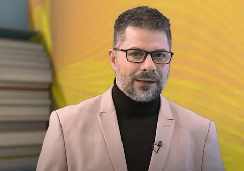 Profesorul acuzat de viol de la Colegiul „Sfântul Sava”, Sorin Spineanu-Dobrotă, a fost plasat sub control judiciar