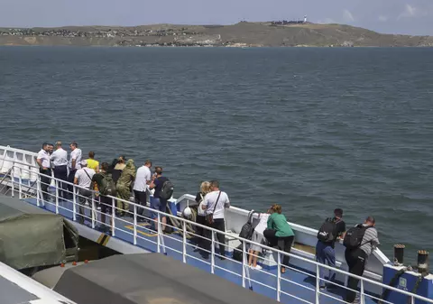 Ucrainenii au lovit cu drone un feribot în apropiere de Crimeea: un mort și mai mulți răniți, anunță Rusia