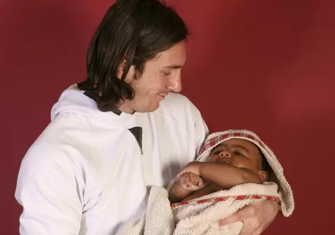 Povestea din spatele pozelor virale cu Lionel Messi care îl ține în brațe pe Lamine Yamal când era bebeluş. „Începutul a două legende”