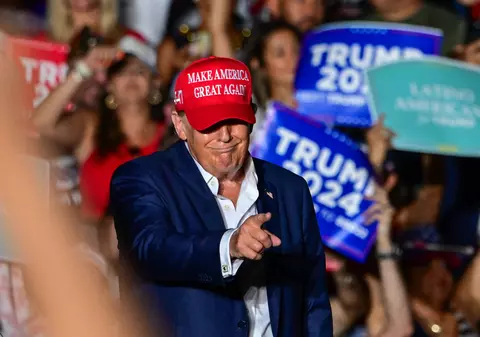 Donald Trump, fără condiții speciale pe Facebook şi Instagram. Cum justifică Meta decizia