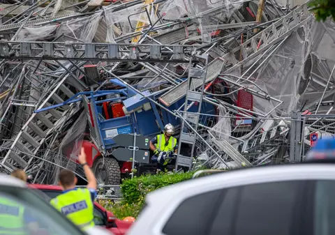 Cel puțin 2 morți și 12 răniți, dintre care 4 sunt în stare gravă, după ce un lift de marfă s-a prăbușit pe un șantier de lângă Lausanne