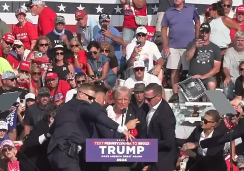 Teoriile conspiraţiei şi dezinformarea, pericole serioase după tentativa de asasinare a lui Donald Trump