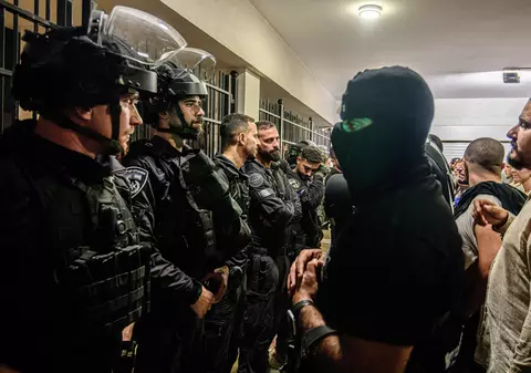 Două baze militare israeliene au fost invadate de bărbați furioși după arestarea unor soldați pentru agresiuni sexuale asupra unui palestinian