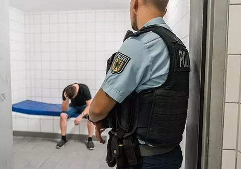 Un român care se întorcea în Germania ca să muncească a fost arestat în autocar, la graniță, și va sta în închisoare șase luni