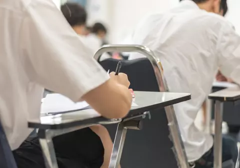 BAC Economie 2024. Astăzi a avut loc proba scrisă la Economie la Bacalaureat. Subiectele primite de candidați