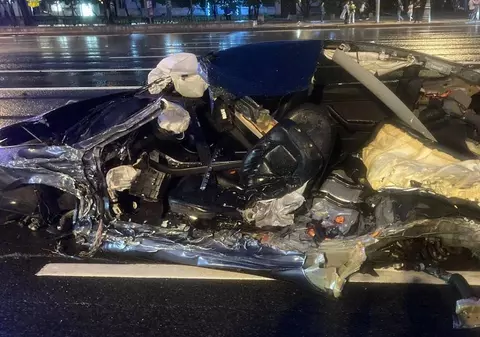 Cum arată o Tesla care a intrat pe contrasens într-o Toyota Land Cruiser. Șoferul mașinii electrice a murit, în accidentul de la Moscova
